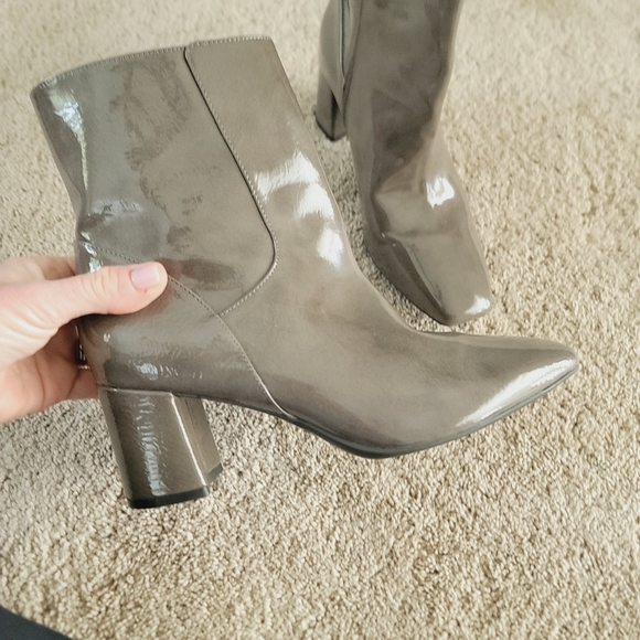 Naturalizer Wrenley Square Toed Ankle Boot Patent 9.5 - Picture 5 of 8